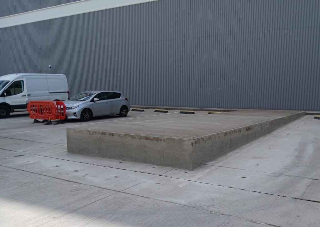 B&M Ellesmere Port - bunded fuel tank reinforced concrete base